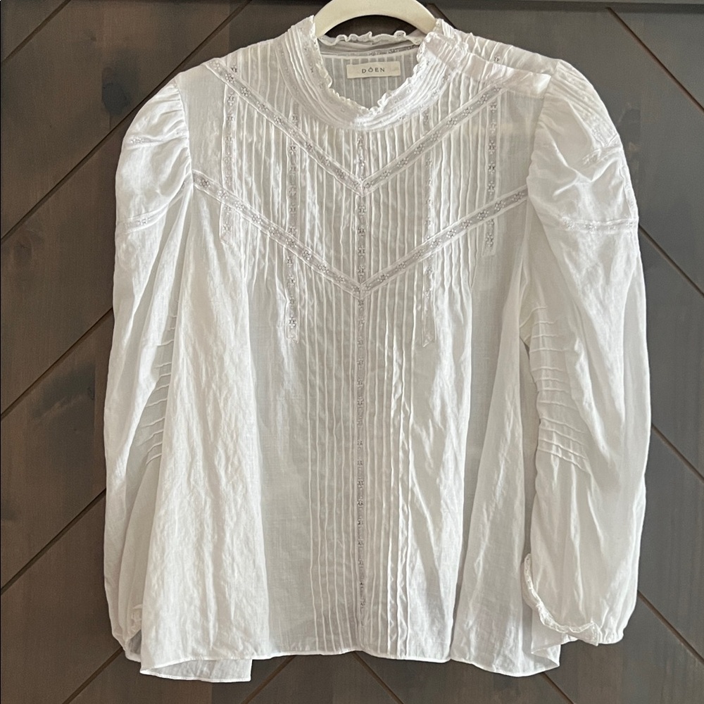 Doen Cream Blouse with Delicate Details